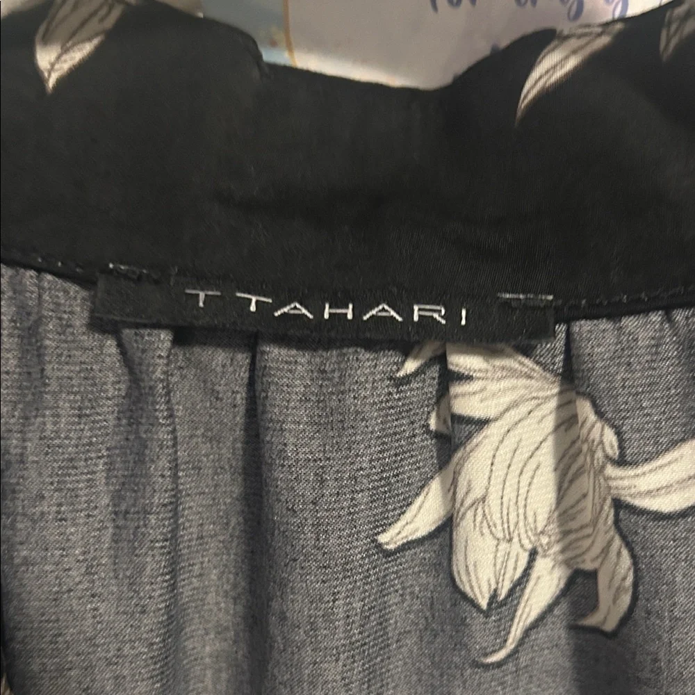 T Tahari Black and White Floral Blouse - Picture 2 of 4
